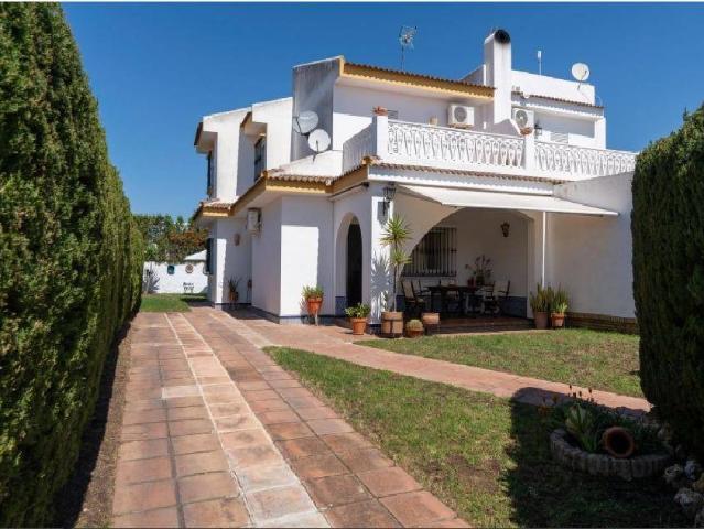 Casa adosada en Venta en Almonte ciudad
