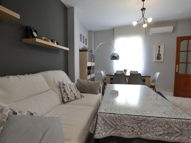 Casa adosada en venta en Almodóvar del Río. Casa lista para entrar a vivir con garaje, trastero y patio privado en el centro de Almodóvar del Río. Casas adosadas Almodóvar del.