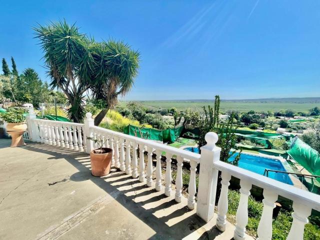 Casa adosada en venta en Almodóvar del Río. Casas adosadas Almodóvar del.