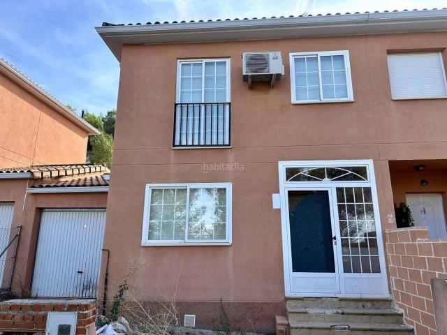 Casa adosada en venta en Almoguera. Casas adosadas.