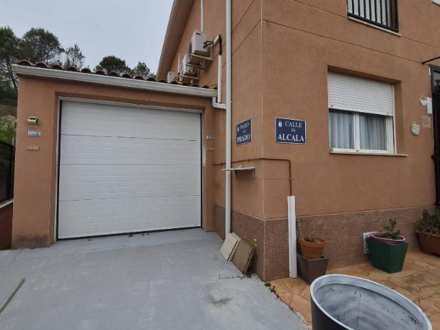 Casa adosada en Venta en Almoguera