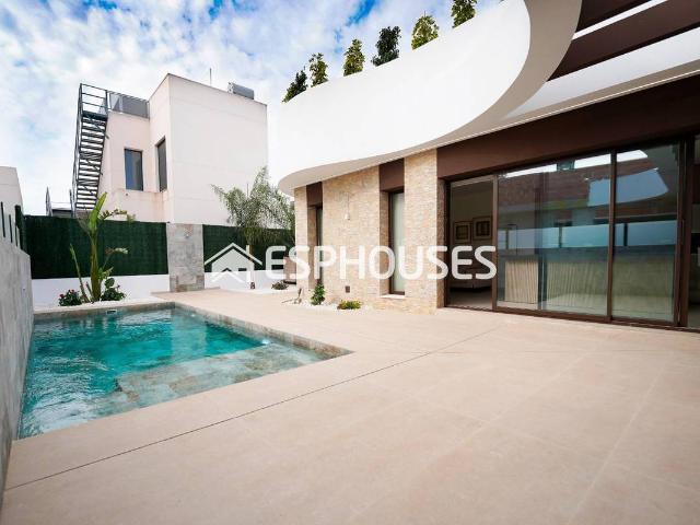Casa adosada en Venta en Almoradí