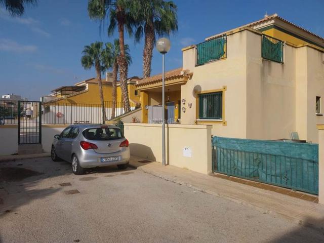 Casa adosada en venta en Almoradí. Casas adosadas.