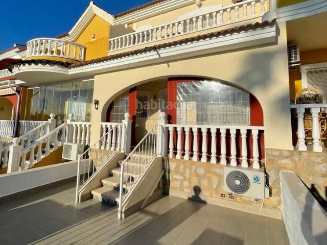 Casa adosada en venta en Almoradí. Casas adosadas.