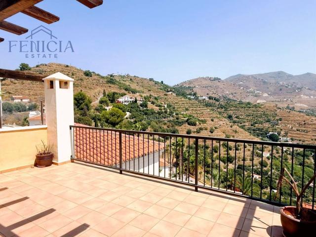 Casa adosada en venta en Almuñécar, Velilla Velilla Taramay. Magnífica casa con vistas al Mediterráneo en Fuentes de Almuñécar. Casas adosadas.
