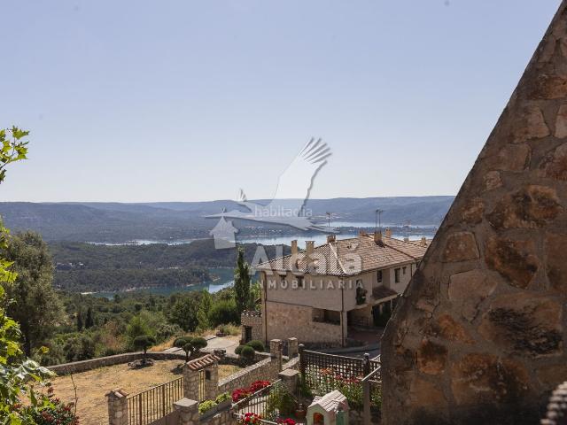 Casa adosada en venta en Alocén. Chalet adosado en Alocén Guadalajara Vistas al Embalse de Entrepeñas Listo para entrar a vivir. Casas adosadas.