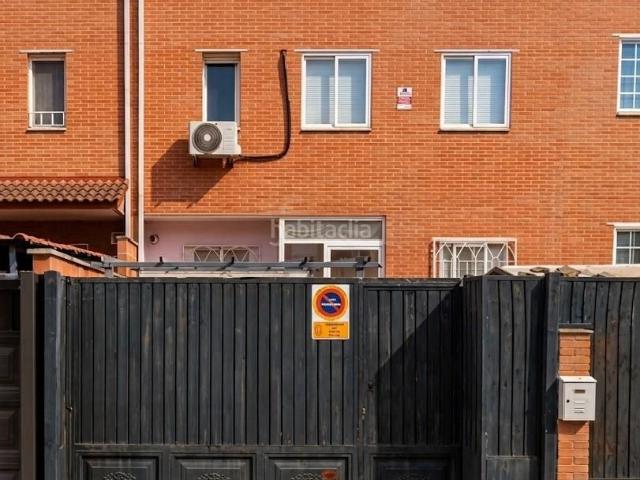 Casa adosada en venta en Alovera. Adosado en venta en Alovera. Cesión de remate, no visitable. Casas adosadas.