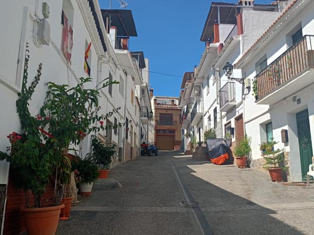 Casa adosada en Venta en Alozaina