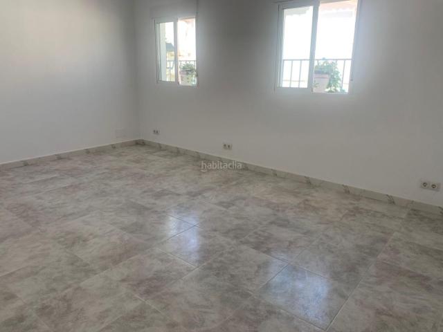 Casa adosada en venta en Alozaina. Casa Adosada de 2 plantas recién reformada con Piscina y 3 dormitorios. Casas adosadas.