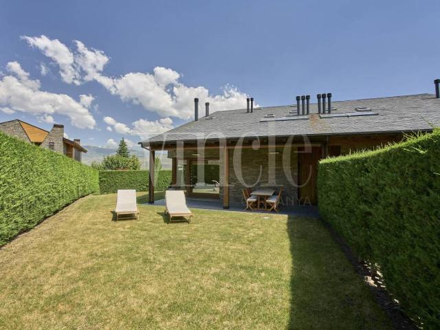 Casa adosada en Venta en Alp poble