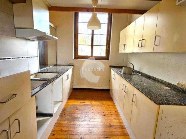Casa adosada en venta en Arteixo, Morás A Zapateira. Excelente oportunidad para adquirir una vivienda unifamiliar con gran potencial en A Zapateira, una de las zonas con mayor proyecc. Casas.