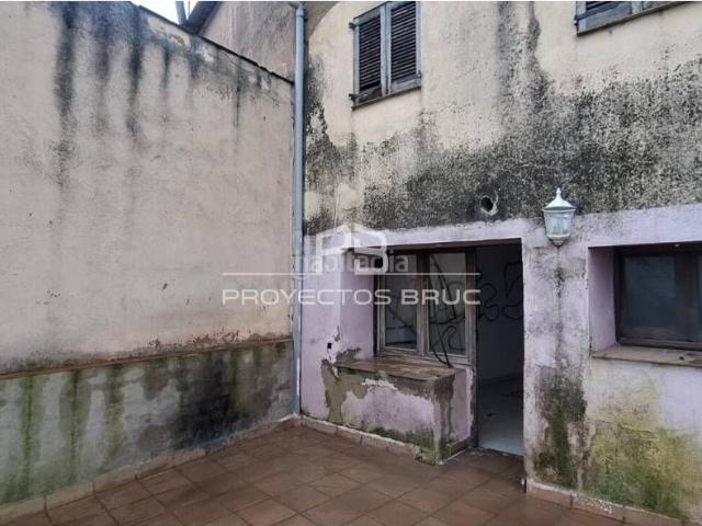 Casa adosada en venta en Artés. Artés Casa para rehabilitación integral Infórmese. Casas adosadas.