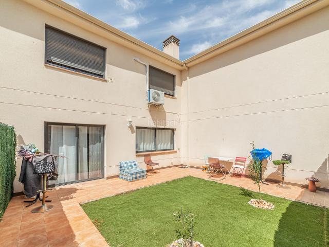 Casa adosada en venta en Aranjuez, La Montaña El Cortijo. Chalet adosado en venta en Calle Kilimanjaro. Casas adosadas.