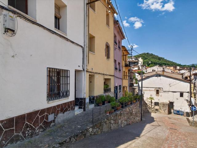Casa adosada en venta en Arbúcies. Casa en el centro histórico de Arbúcies. Casas adosadas.