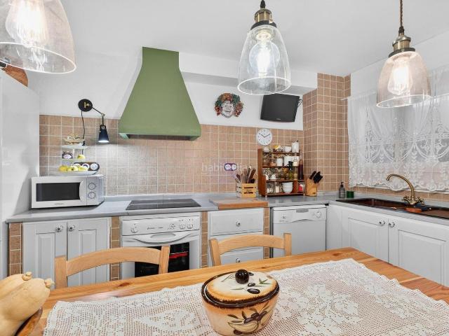 Casa adosada en venta en Arbúcies. Preciosa casa de pueblo reformada completamente con gusto en el centro. Casas adosadas.