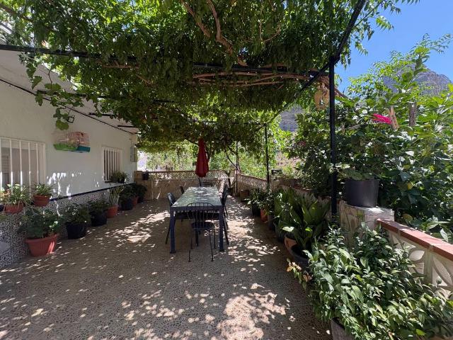 Casa adosada en Venta en Ardales