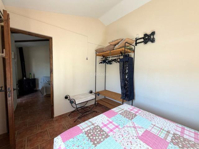 Casa adosada en venta en Ardales. Oportunidad de Inversión en Ardales: Casa Adosada con Local Comercial y 3 Viviendas. Casas adosadas.
