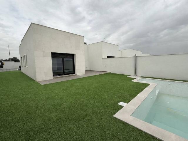 Casa adosada en Venta en Argés