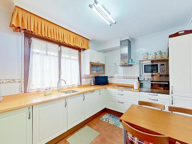 Casa adosada en venta en Argoños. Casa independiente en venta en Argoños con jardín, garaje para dos coches y 4 habitaciones. Casas adosadas.