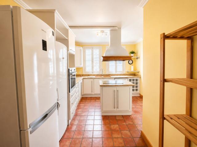 Casa adosada en venta en Arico. Amplia Casa Adosada de 193 m² en Abades Terraza, Barbacoa y Playa a 5 Minutos. Casas adosadas.