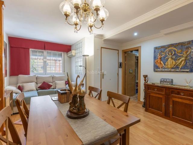 Casa adosada en venta en Armilla, Avda. De los Ogíjares. Adosada en Armilla con patio y garaje Junto a Nevada Shopping y Metro. Casas adosadas.