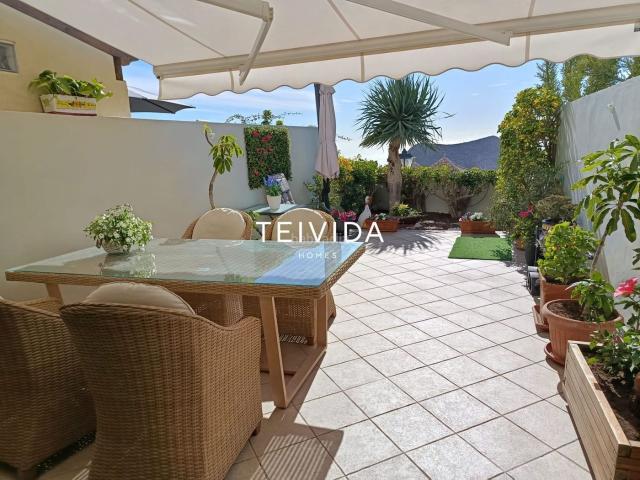Casa adosada en venta en Arona, Chayofa. Adosado con gran terraza, garaje doble y vistas al mar en Chayofa!. Casas adosadas.