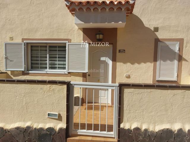 Casa adosada en venta en Arona, Chayofa. Adosado en venta en Chayofa. Casas adosadas.