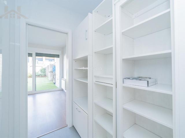 Casa adosada en venta en Arroyomolinos, Urbanización El Mediterráneo. Chalet de renta libre en Arroyomolinos. Casas adosadas.