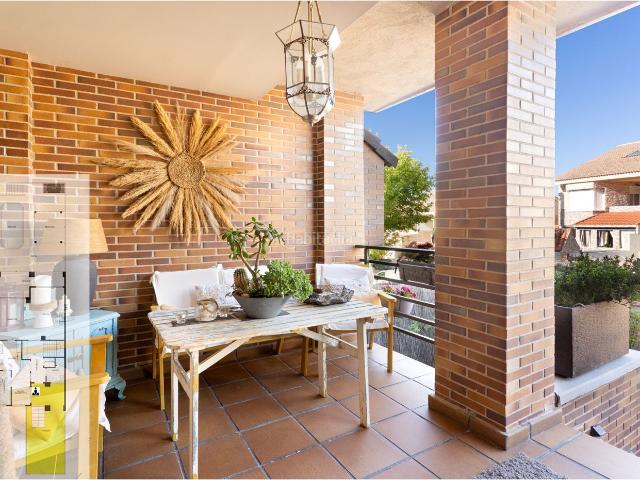 Casa adosada en venta en Arroyomolinos, La Cárcaba El Encinar Montemolinos. Chalet con piscina privada en urbanización. Casas adosadas.
