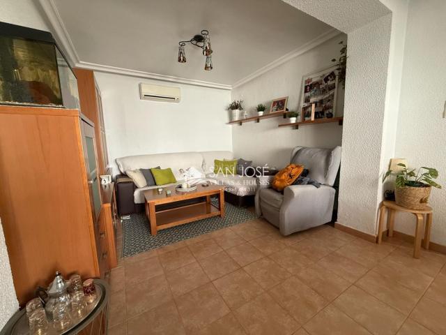 Casa adosada en venta en Aspe, Prosperidad. SE VENDE ADOSADO EN ASPE REFORMADO Y AMPLIA TERRAZA. Casas adosadas.