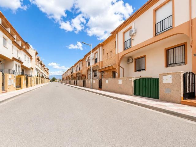 Casa adosada en venta en Atarfe. Casa unifamiliar en Atarfe. Zona Plaza de Toros. Casas adosadas.