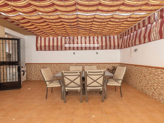 Casa adosada en venta en Atarfe. La casa con gran patio que estabas buscando en Atarfe te está esperando. Casas adosadas.