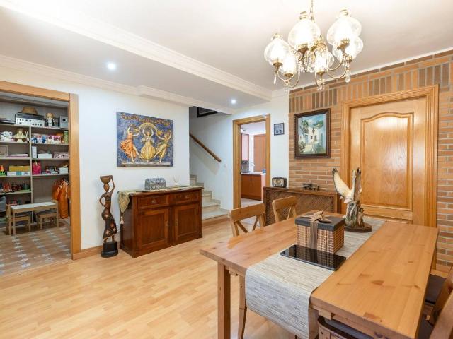 Casa adosada en Venta en Avda. De los Ogíjares