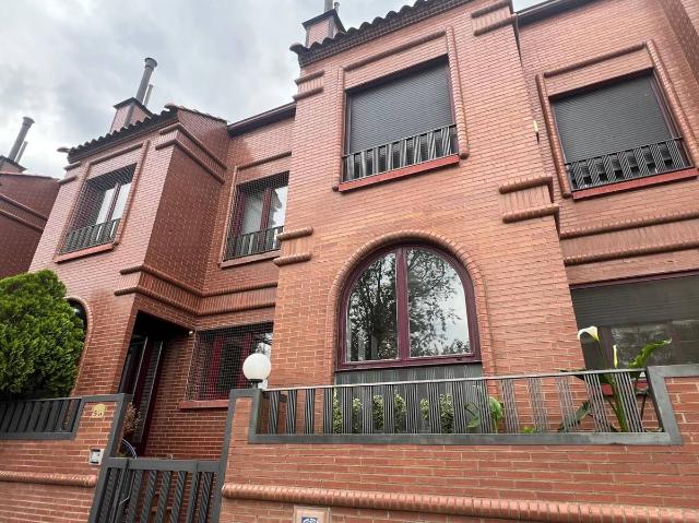Casa adosada en Venta en Avda. Madrid