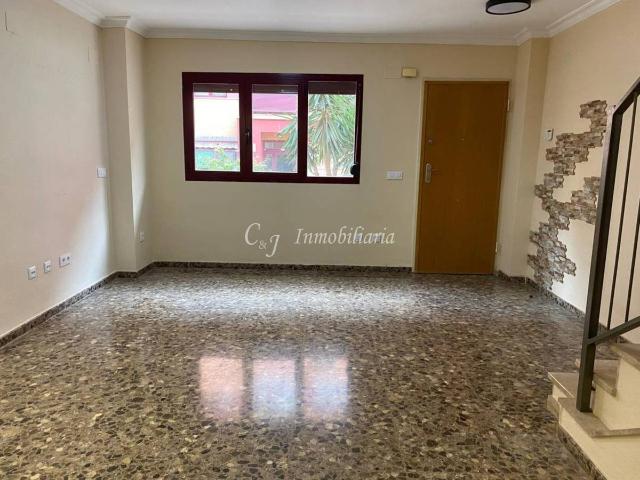 Casa adosada en Venta en Avenida de Abril 9 de Octubre