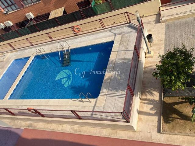 Casa adosada en Venta en Avenida de Abril 9 de Octubre