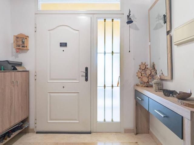 Casa adosada en Venta en Avenida de Abril 9 de Octubre