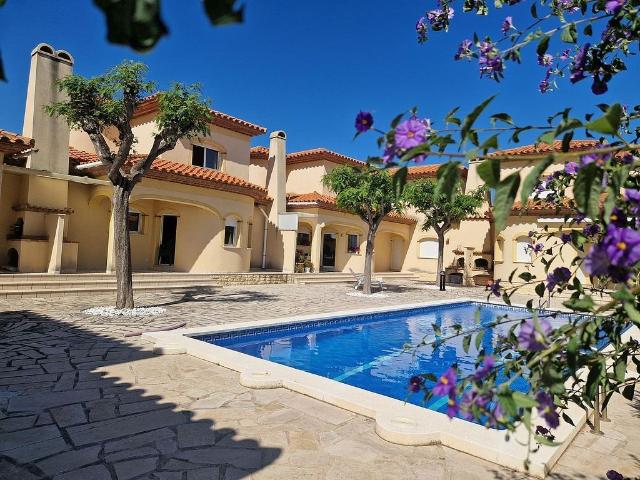 Casa adosada en venta en avenida De Castelló, Mont Roig del Camp, de 85 m² 2 habitaciones por 280.000
