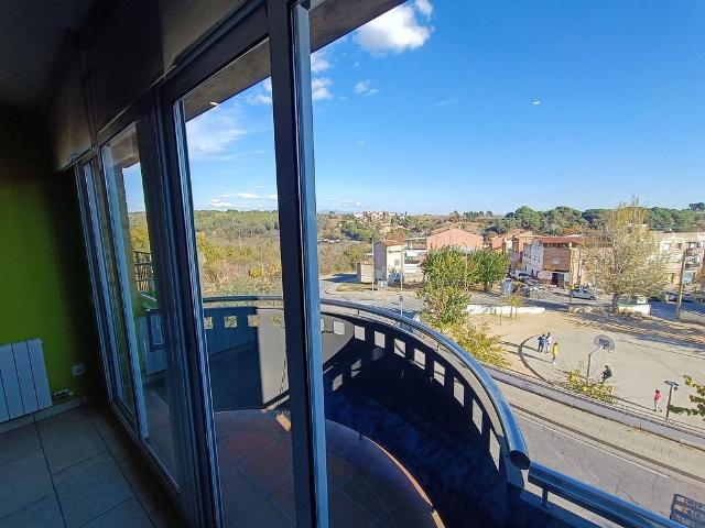 Casa adosada en venta en avenida De Polinyà, Sabadell, de 338 m² 5 habitaciones por 450.000