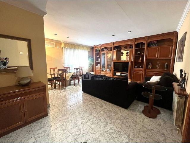 Casa adosada en venta en avenida Del Camí Reial, Palau solità i Plegamans, de 150 m² 5 habitaciones por 440.000