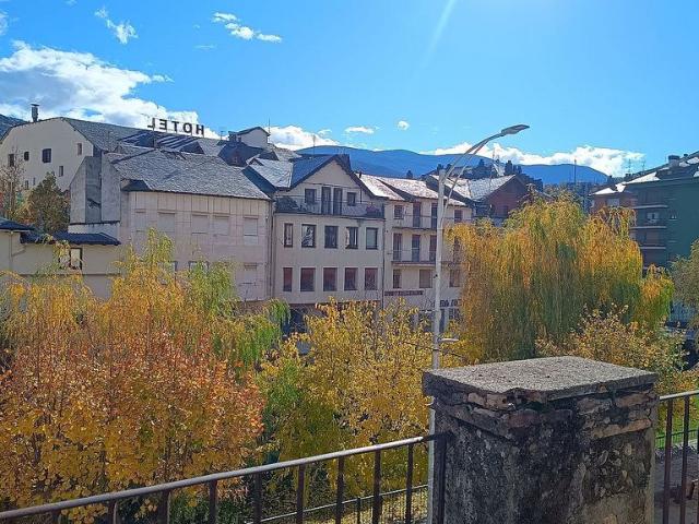 Casa adosada en venta en avenida Dels Comtes de Pallars, Sort, de 246 m² 4 habitaciones por 110.000