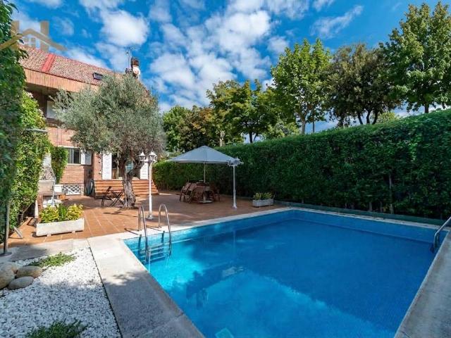 Casa adosada en Venta en Avenida Europa