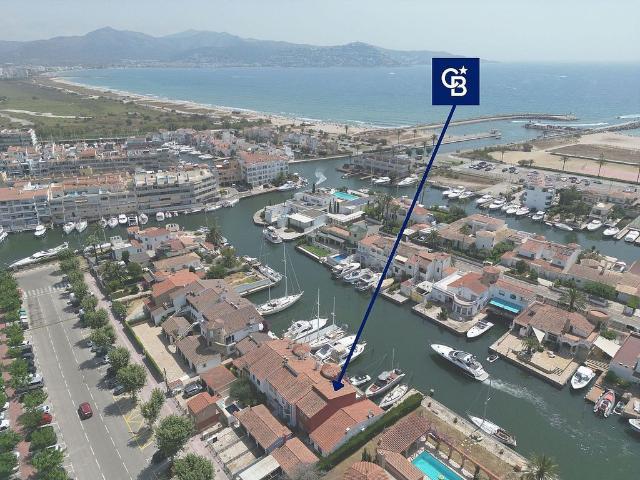 Casa adosada en venta en avenida Fages de Climent, Castelló d´Empúries, de 155 m² 3 habitaciones por 447.000