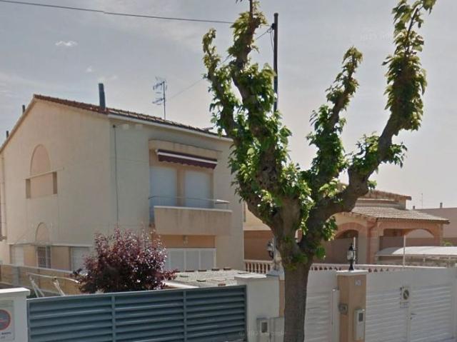 Casa adosada en venta en avenida Sis Camins, Vilanova i La Geltrú, de 107 m² por 186.000