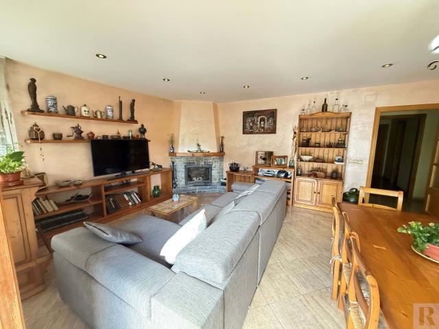 Casa adosada en venta en Avià. Casas adosadas.