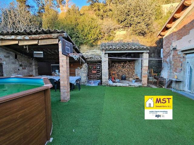 Casa adosada en venta en Avinyó, de 351 m² 5 habitaciones por 280.000
