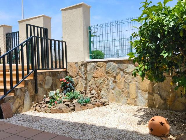 Casa adosada en venta en Ayamonte, Costa Esuri. Exclusivo adosado listo para entrar a vivir con jardín privado Orientación Sur La Jara, Costa Esuri. Casas adosadas.