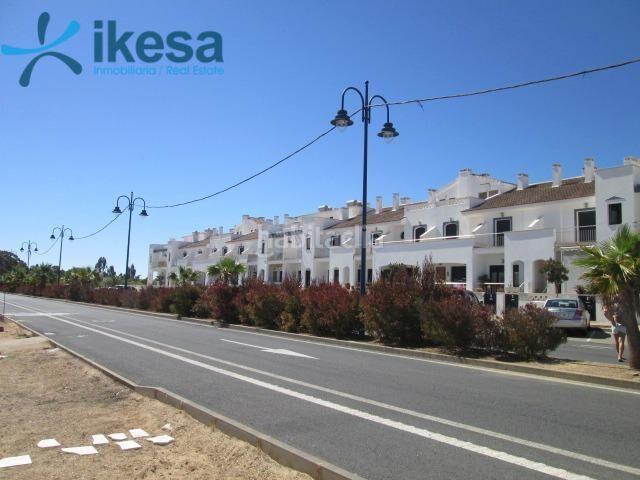 Casa adosada en venta en Ayamonte, Isla Canela. VENTA DE CASA ADOSADA EN AYAMONTE, HUELVA. ACTIVO INMOBILIARIO SIN POSESIÓN. Casas adosadas.