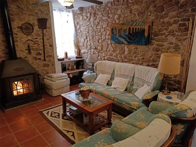 Casa adosada en Venta en Azuébar