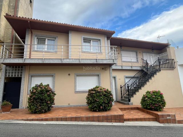 Casa adosada en venta en Boiro. Casas adosadas.
